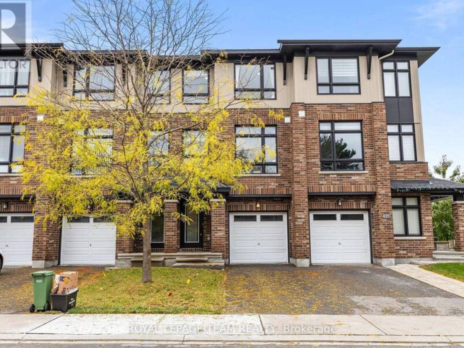 422 TRALEE ROAD, Ottawa, Ontario K2J 5Z7