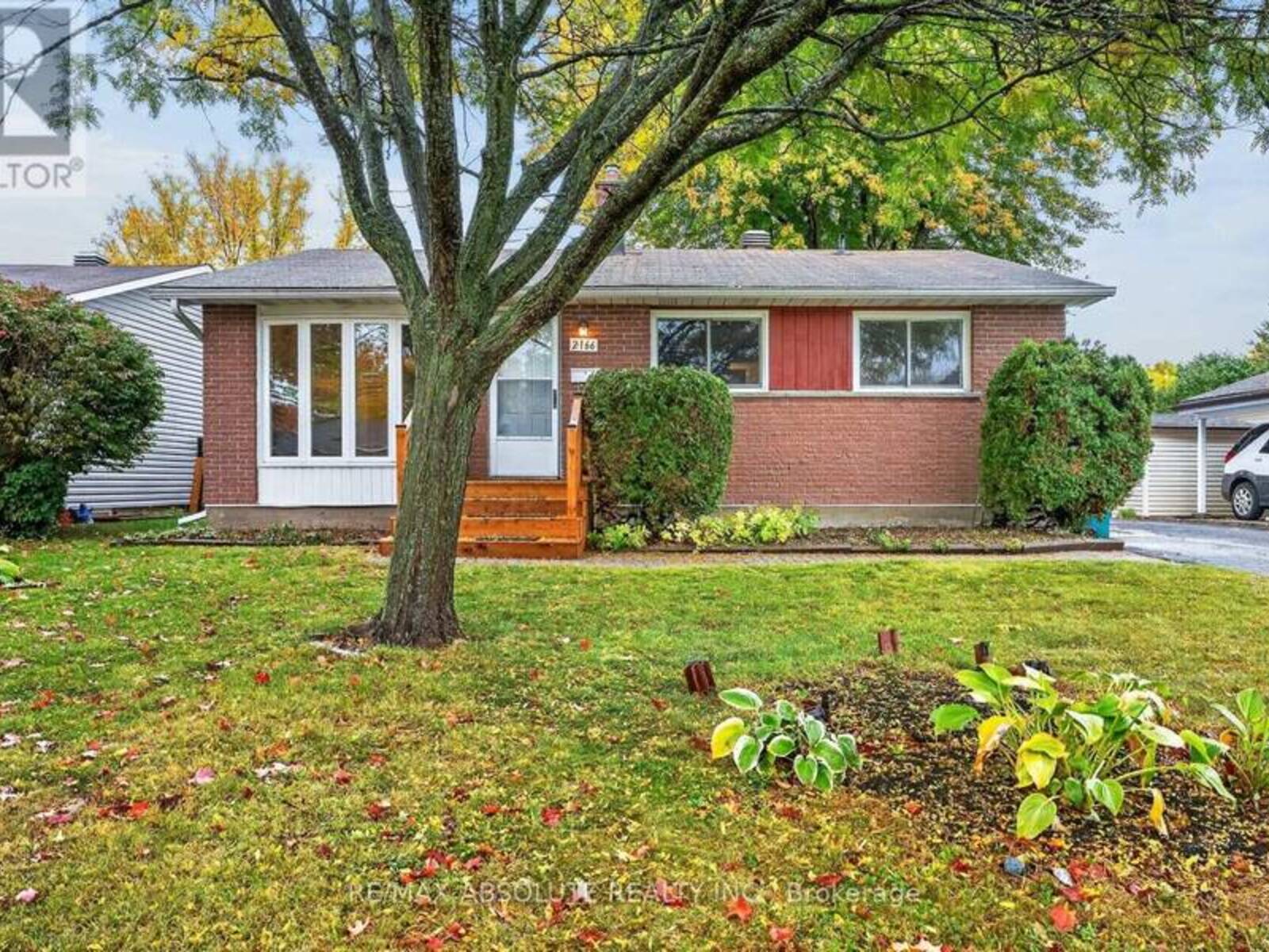 2166 MONSON CRESCENT, Ottawa, Ontario K1J 6A8