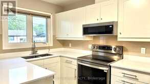 989 GOREN AVENUE | Ottawa Ontario | Slide Image Thirteen