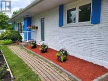 989 GOREN AVENUE | Ottawa Ontario | Slide Image Three
