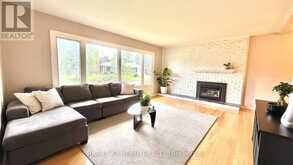 989 GOREN AVENUE | Ottawa Ontario | Slide Image Five