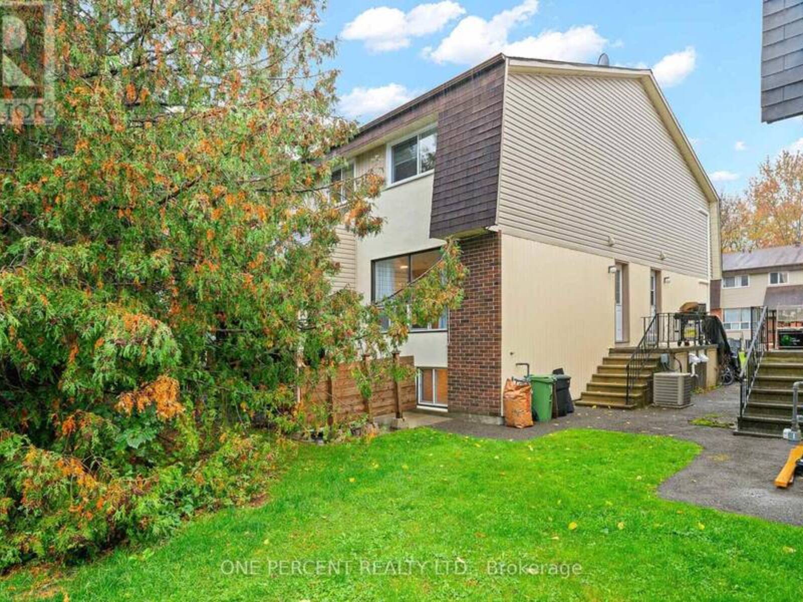 D - 20 SONNET CRESCENT, Ottawa, Ontario K2H 8W7
