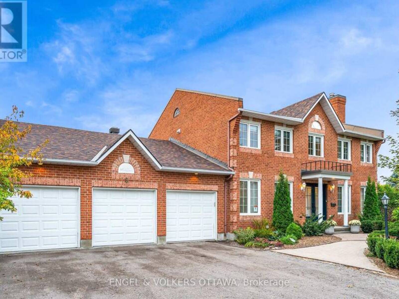 6 HOLLY RIDGE, Ottawa, Ontario K2S 1C9