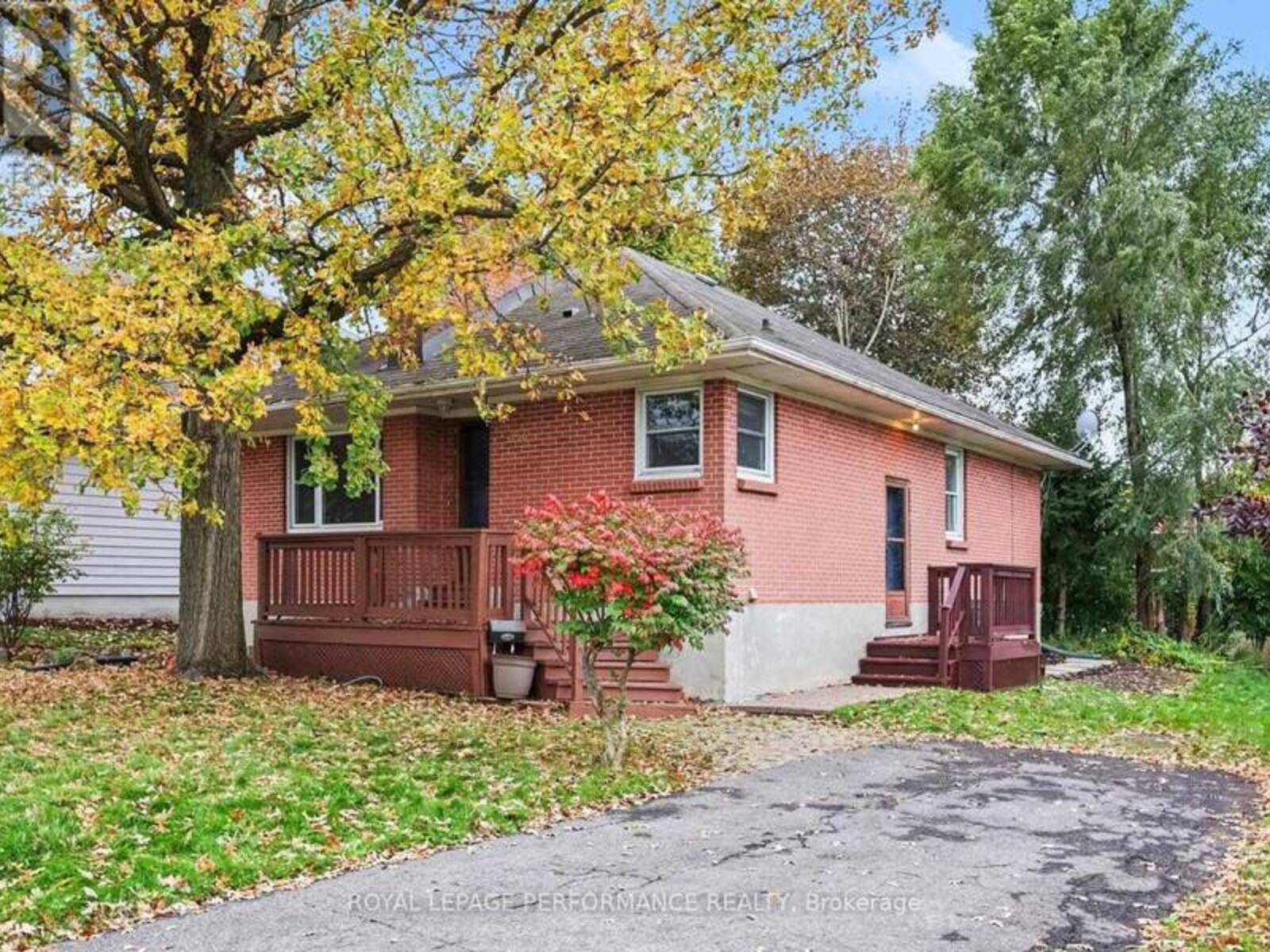 856 IROQUOIS ROAD, Ottawa, Ontario K2A 3N2