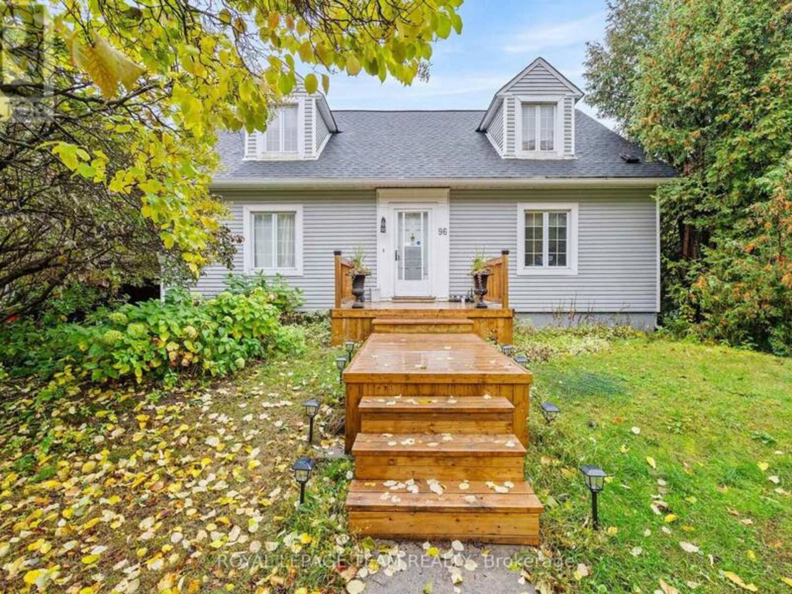 96 PUTMAN AVENUE, Ottawa, Ontario K1M 1Z6