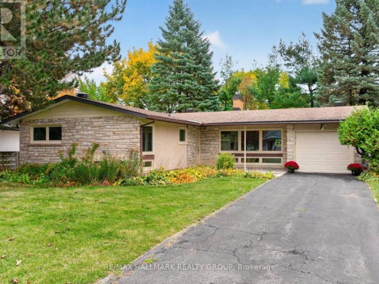 9 CLEADON DRIVE, Ottawa, Ontario K2H 5P5