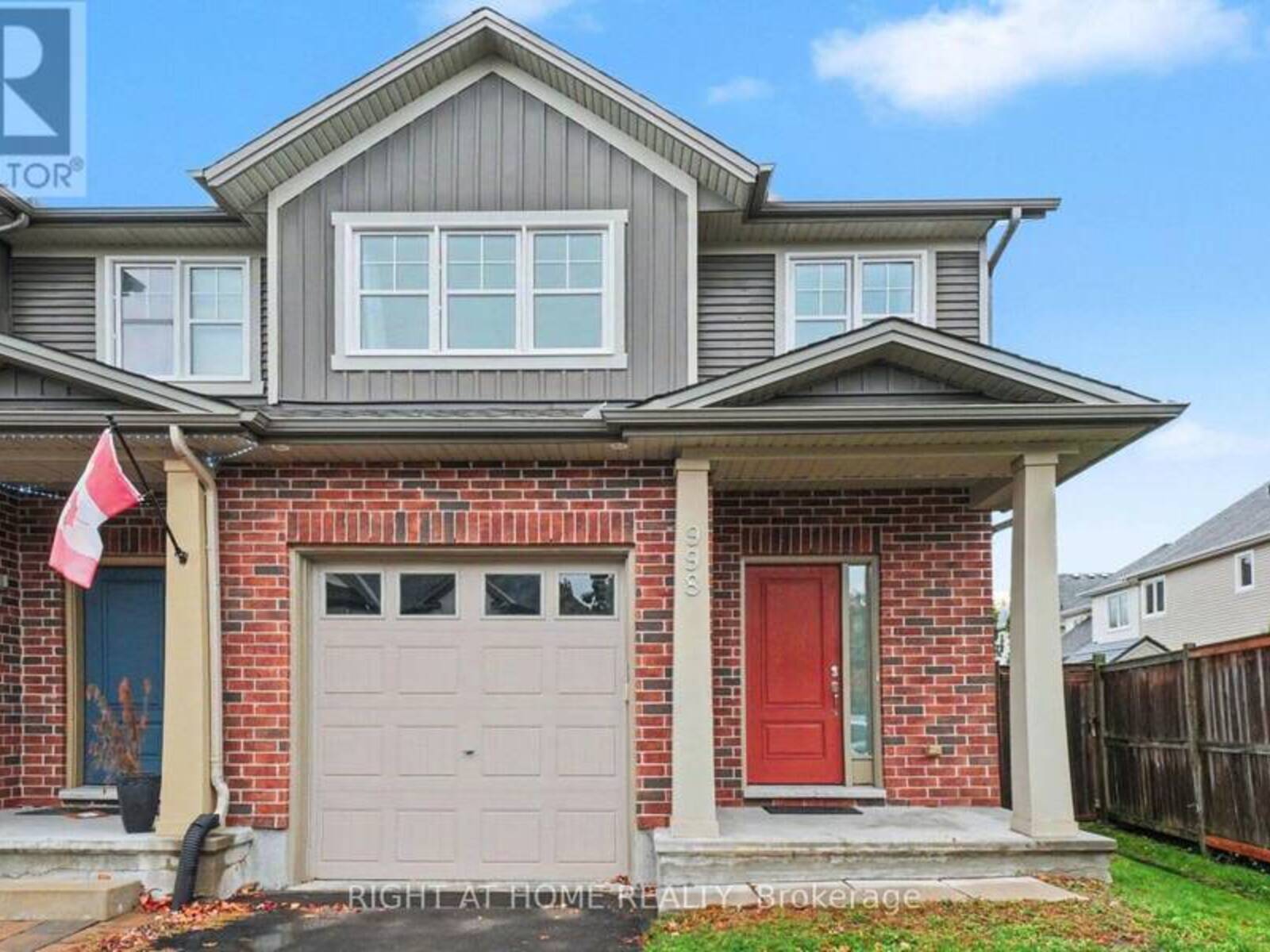 998 BUNCHBERRY WAY, Ottawa, Ontario K1T 0L6