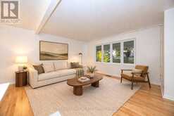 926 ELSETT DRIVE | Ottawa Ontario | Slide Image Eight