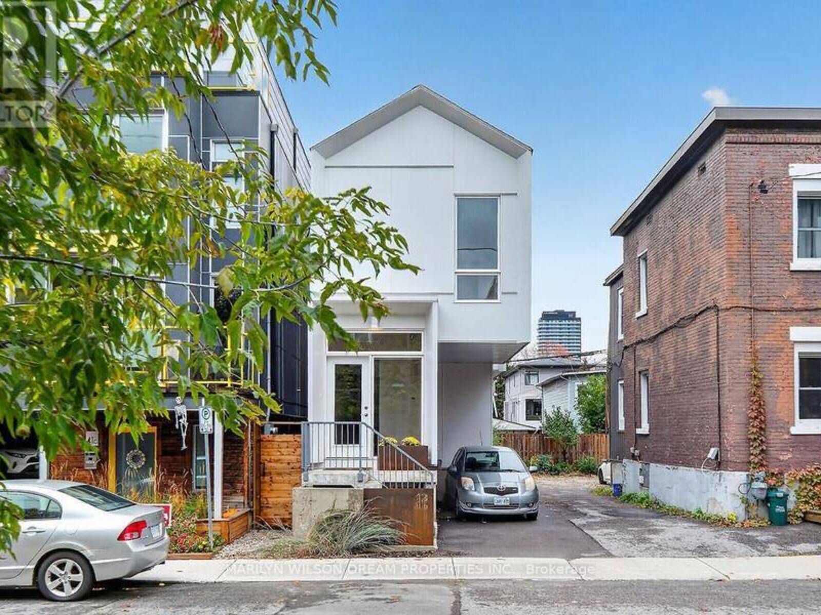 43 STIRLING AVENUE, Ottawa, Ontario K1Y 1P7