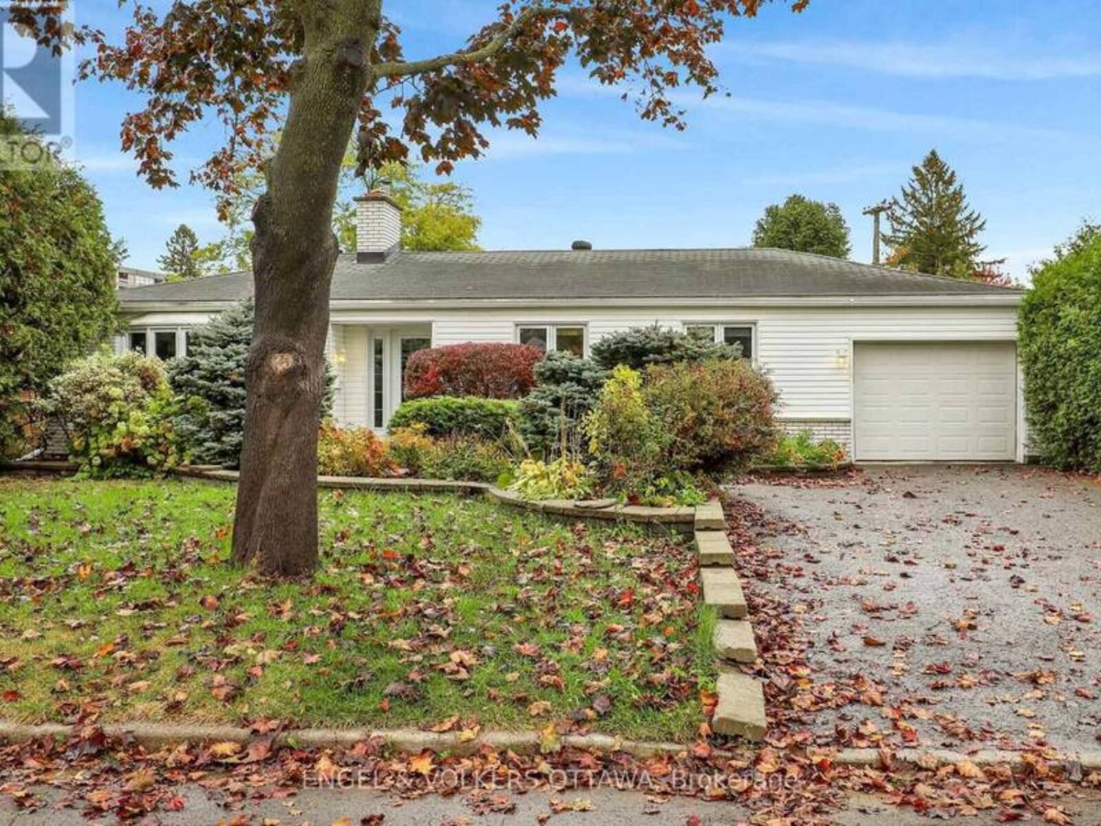 2713 DUPONT STREET, Ottawa, Ontario K1V 8N2
