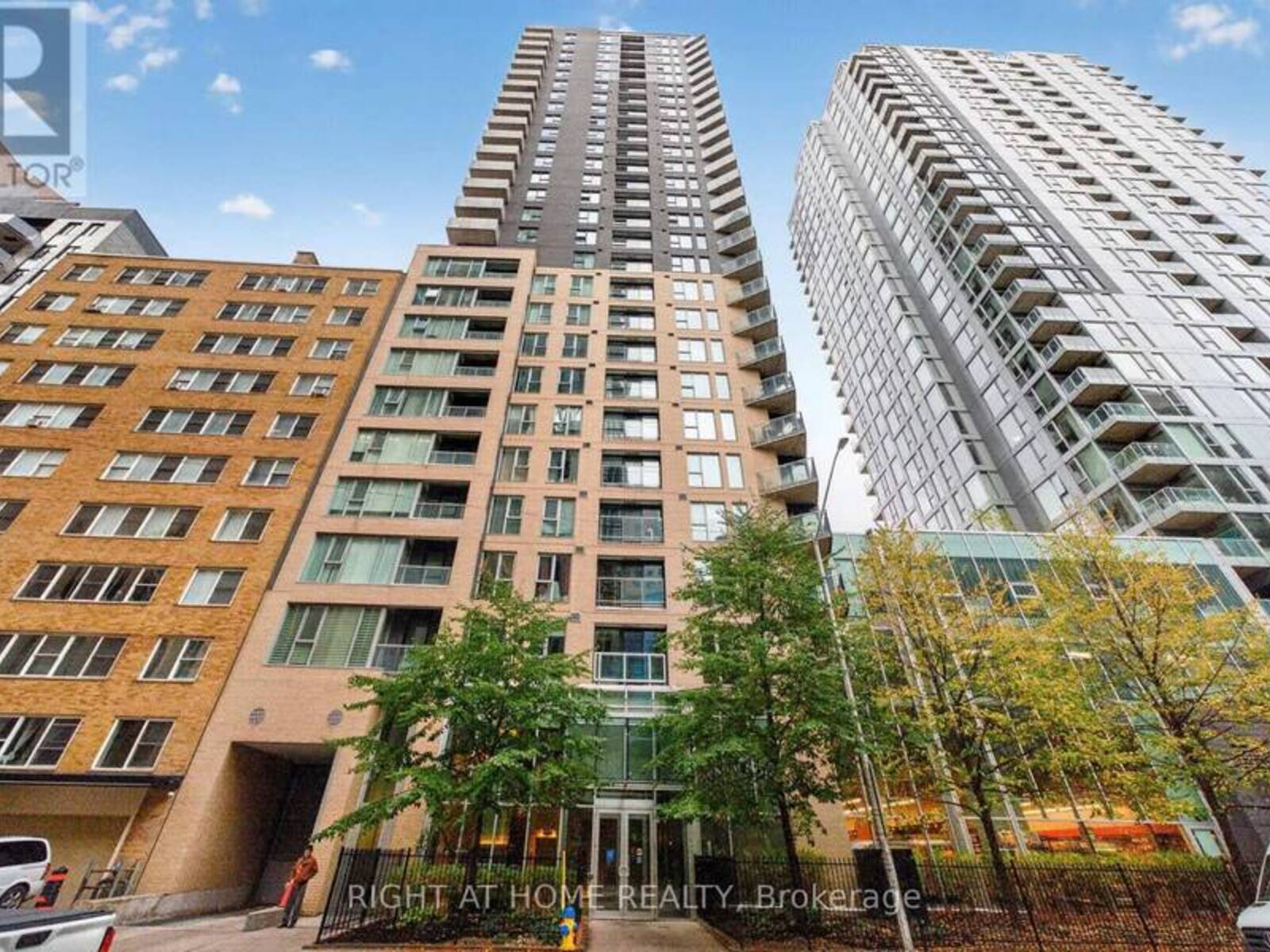 1902 - 40 NEPEAN STREET, Ottawa, Ontario K2P 0X5