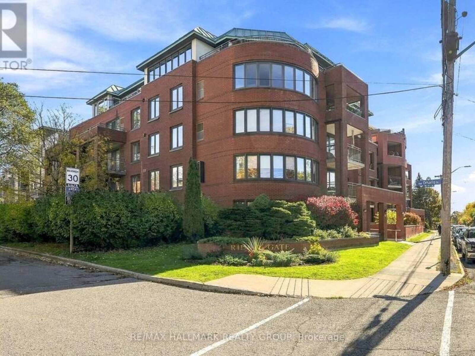 401 - 959 NORTH RIVER ROAD, Ottawa, Ontario K1K 3V3
