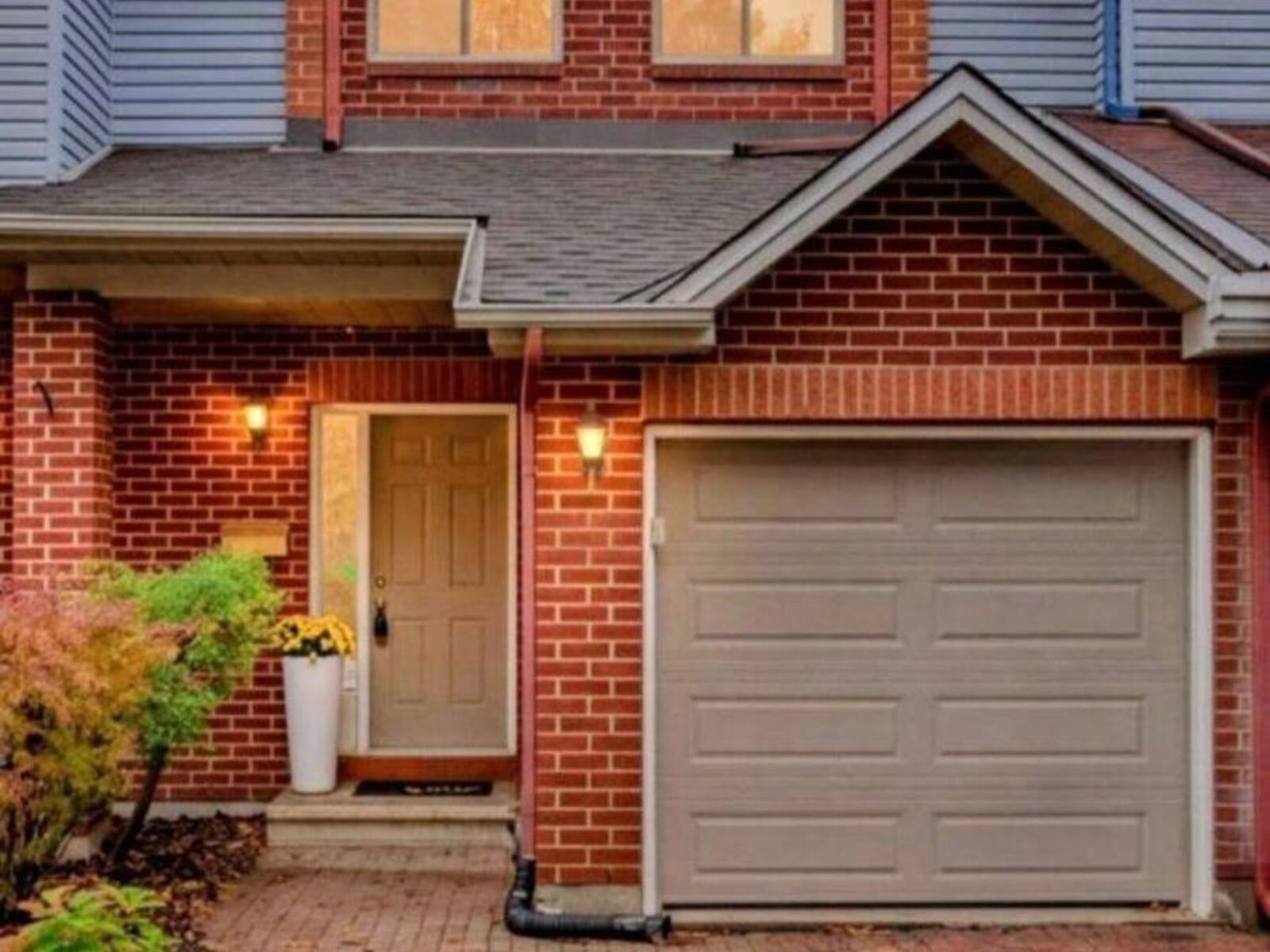 44 JACKMAN TERRACE, Ottawa, Ontario K2L 4E1