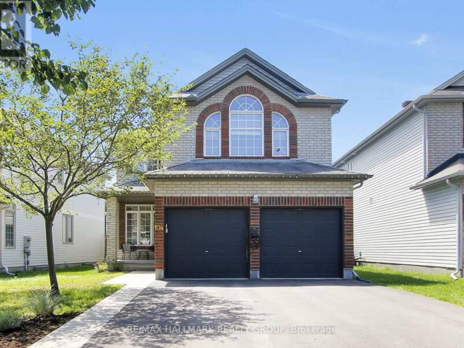 104 STRATHCARRON CRESCENT, Ottawa, Ontario K2K 0C7