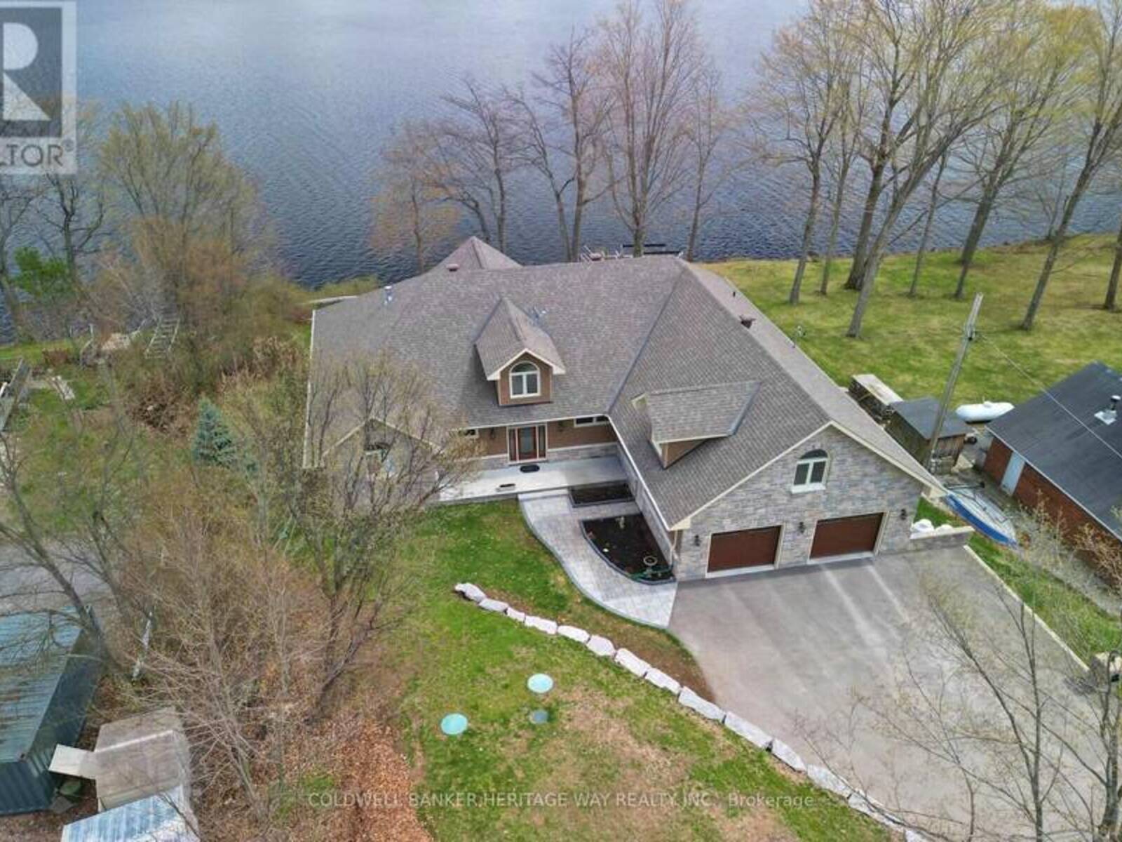 102 HERON LANE, Carleton Place, Ontario K7C 4L3