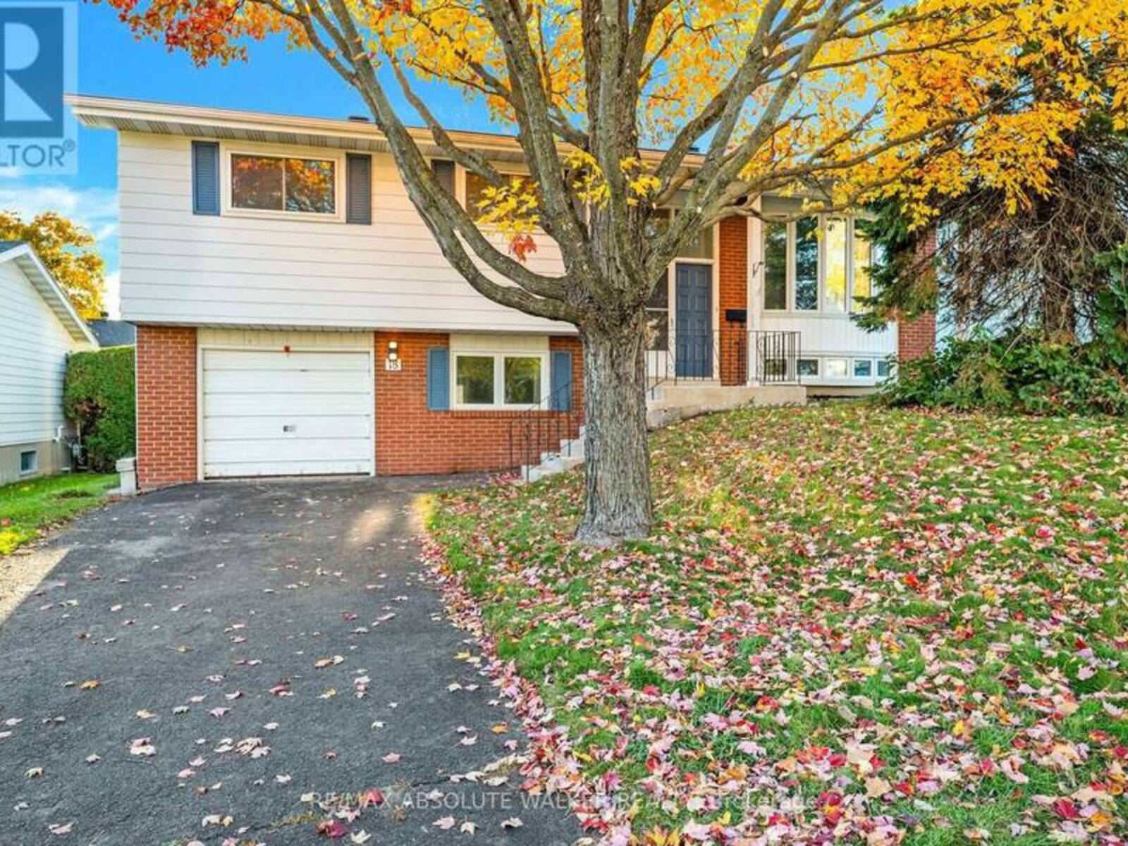 18 SILVER ASPEN CRESCENT, Ottawa, Ontario K1B 3C5
