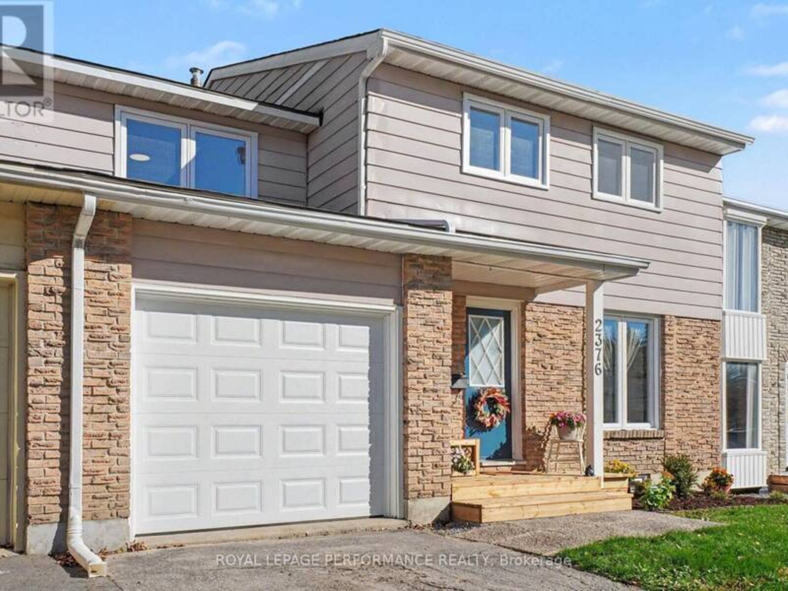 2376 RONDEL STREET, Ottawa, Ontario K1B 4M2