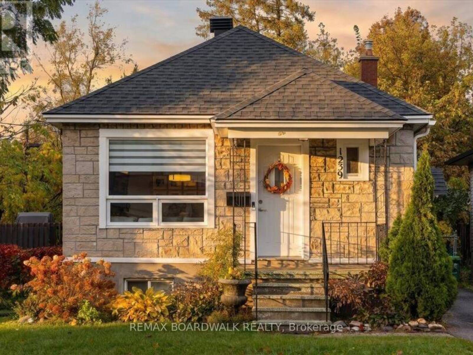 1239 ANOKA STREET, Ottawa, Ontario K1V 6C5