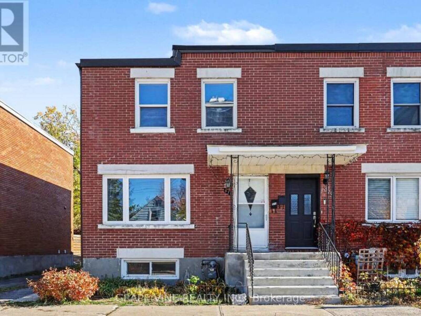 371 LAROUCHE STREET, Ottawa, Ontario K1L 7L1