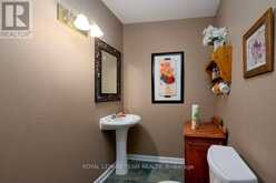 422 DONALD B MUNRO DRIVE | Ottawa Ontario | Slide Image Five
