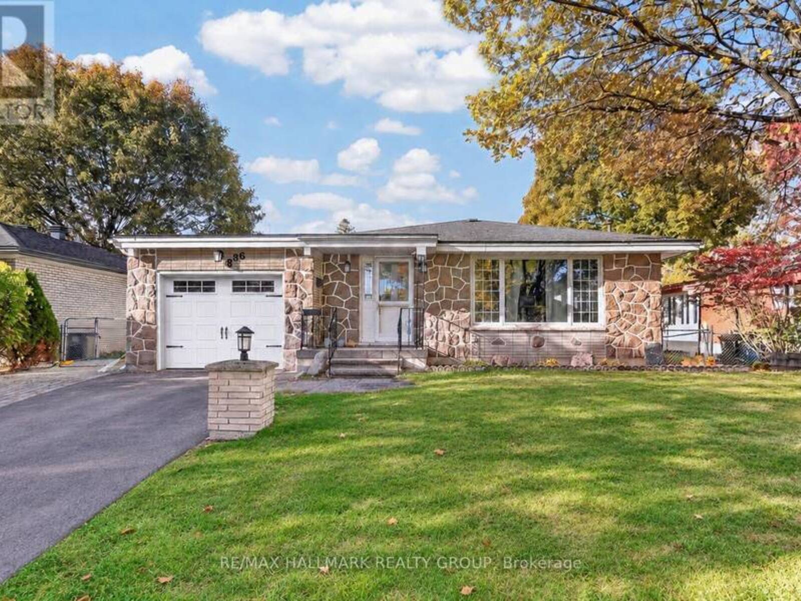886 TROJAN AVENUE, Ottawa, Ontario K1K 2R2