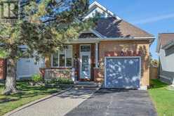 40 ROBERGE CRESCENT | Ottawa Ontario | Slide Image One