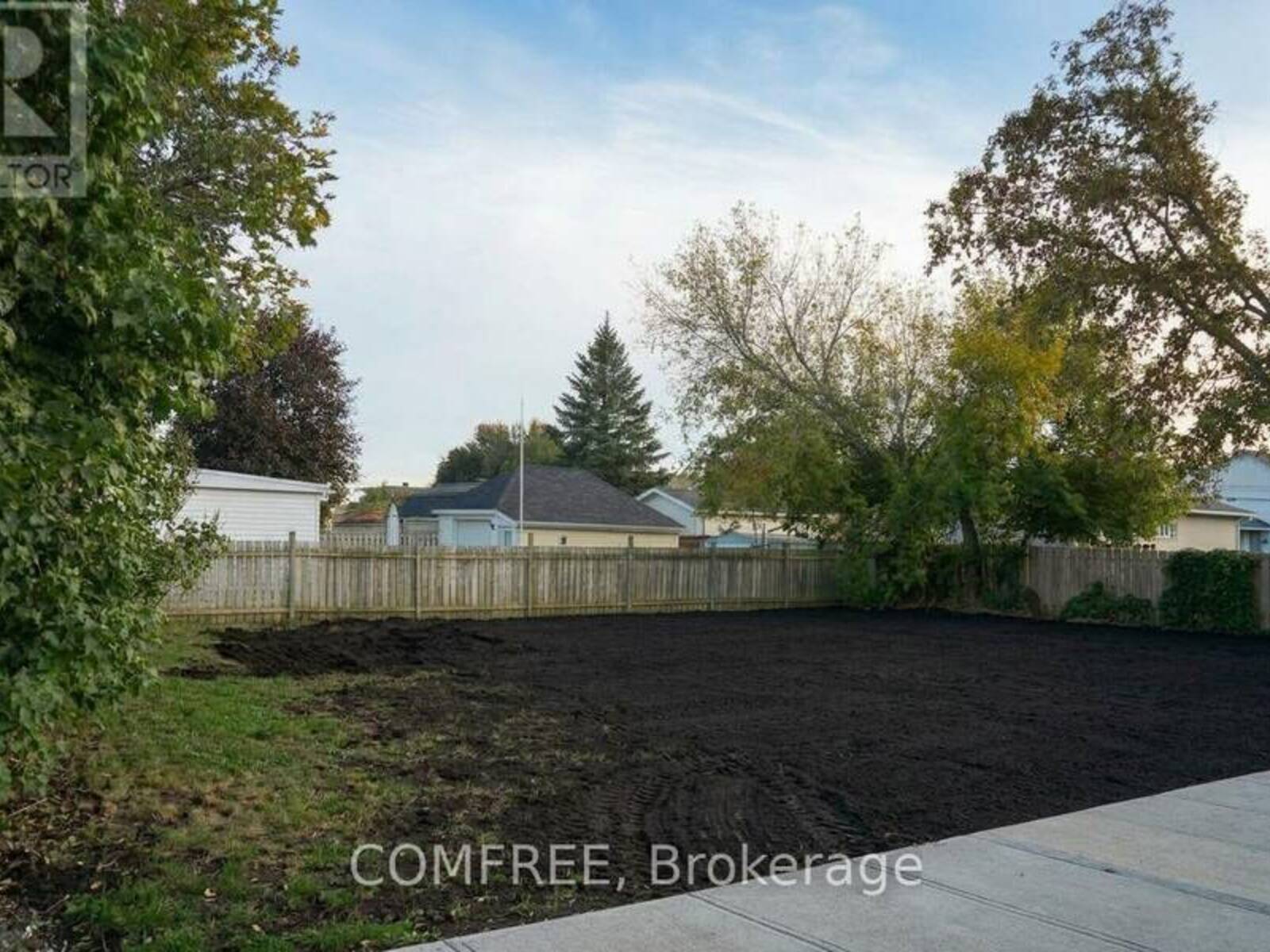 1416 CUMBERLAND STREET, Cornwall, Ontario K6J 4K7