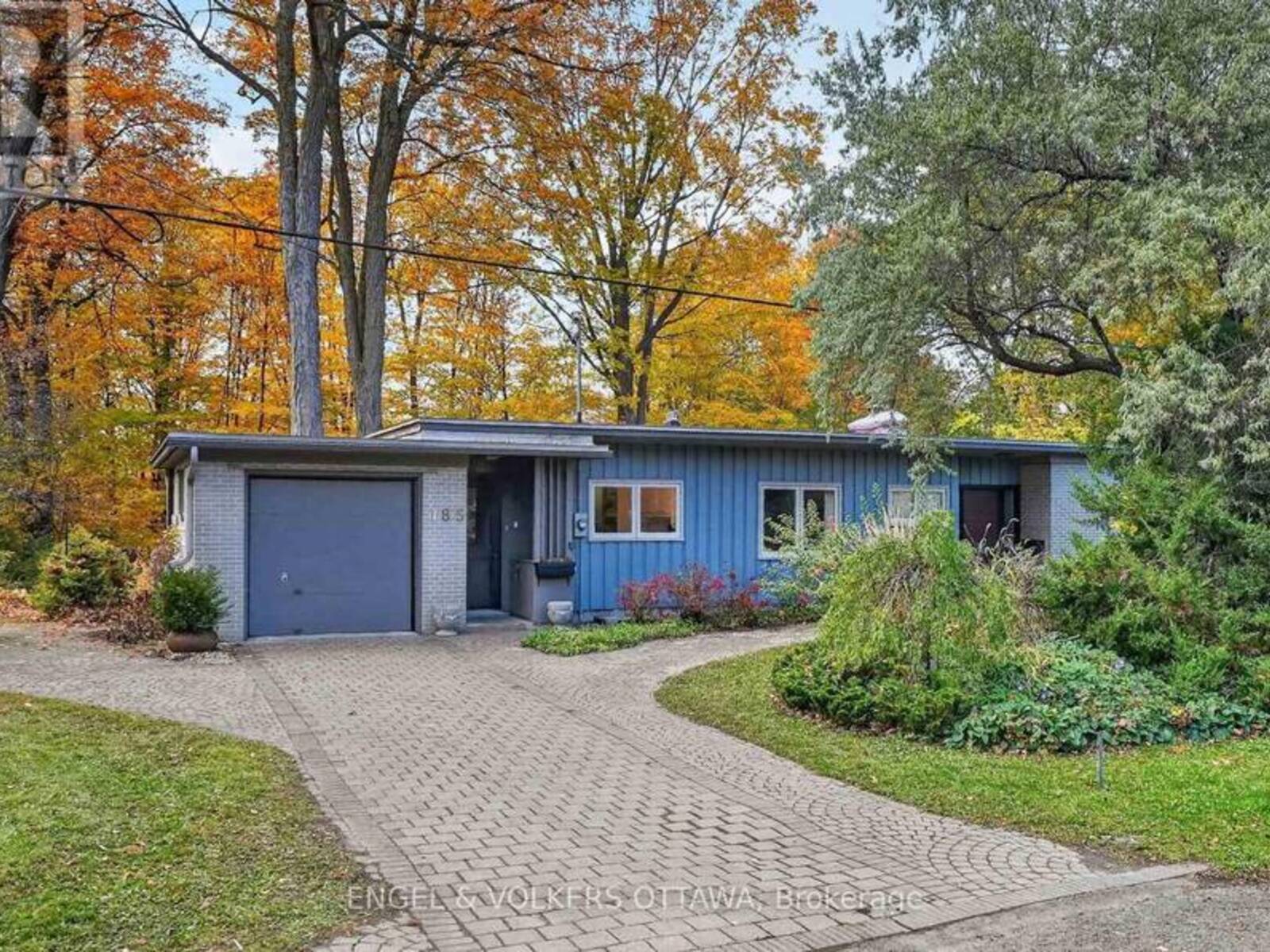 185 LAKEWAY DRIVE, Ottawa, Ontario K1L 5A9