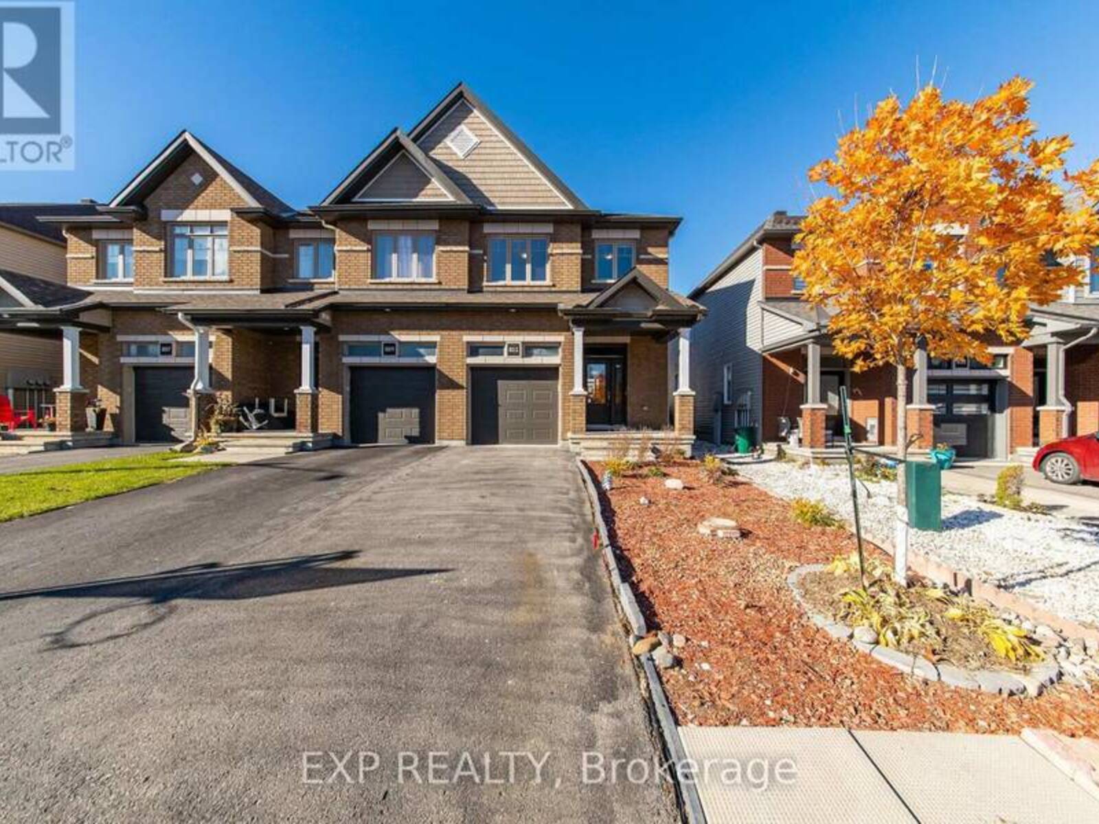 811 LOOSESTRIFE WAY, Ottawa, Ontario K1T 0L8