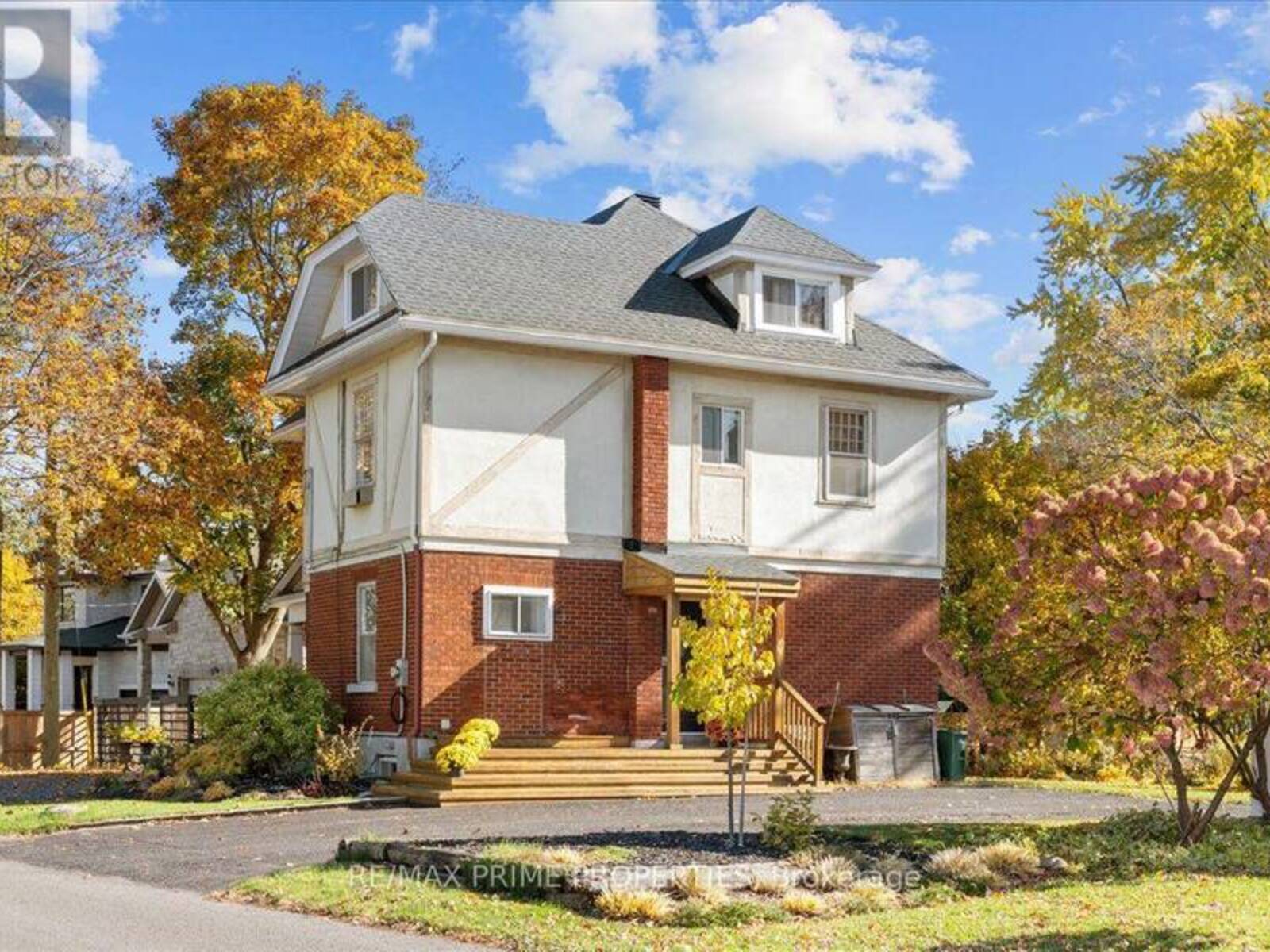 24 KEMP DRIVE, Ottawa, Ontario K1T 3W9