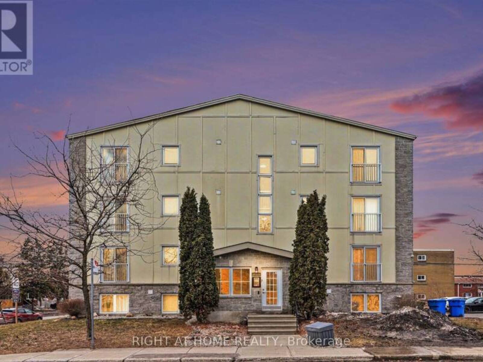 202 - 646 CUMMINGS AVENUE, Ottawa, Ontario K1K 2K6