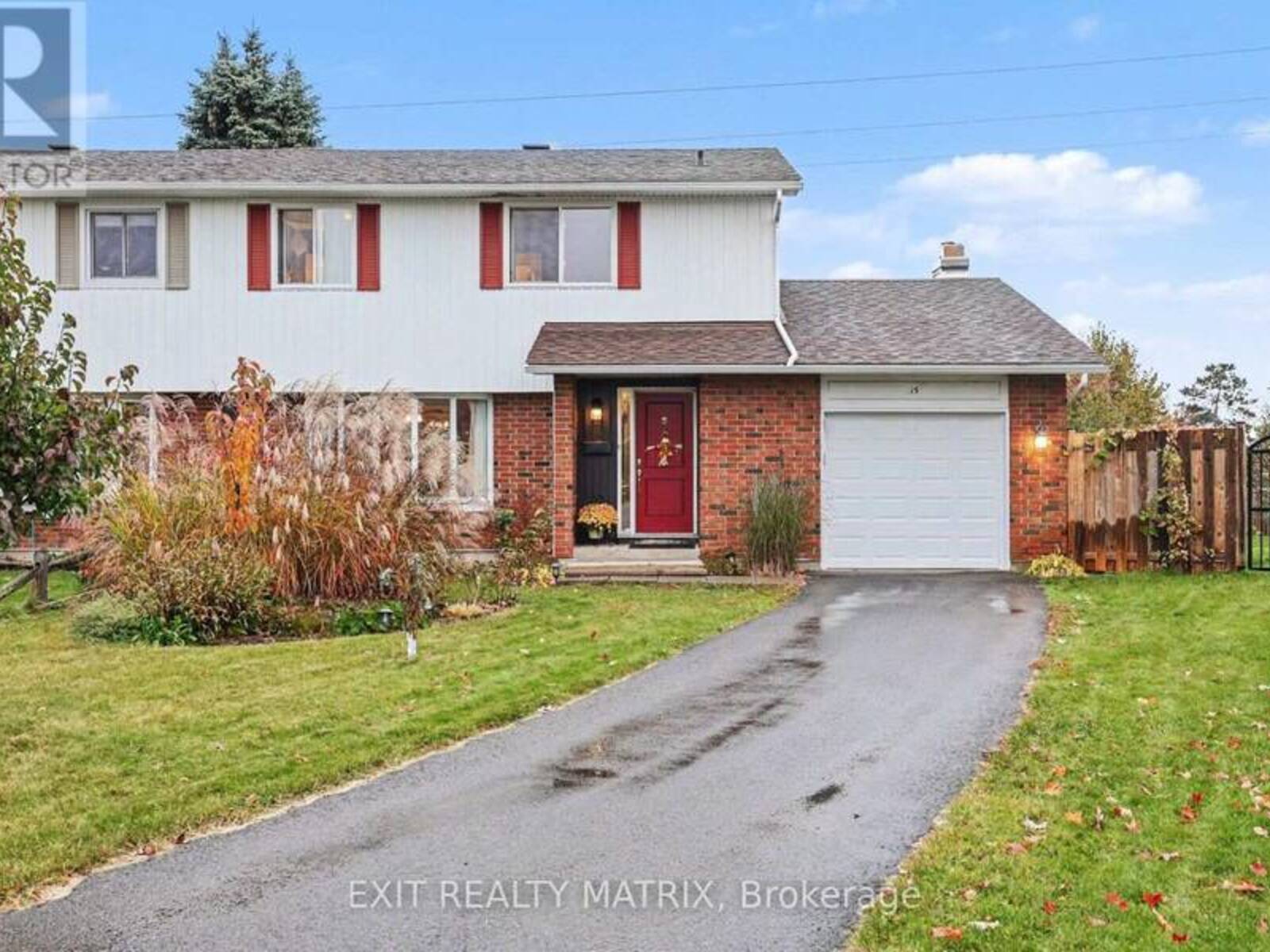 15 BASIN COURT, Ottawa, Ontario K2H 8P2