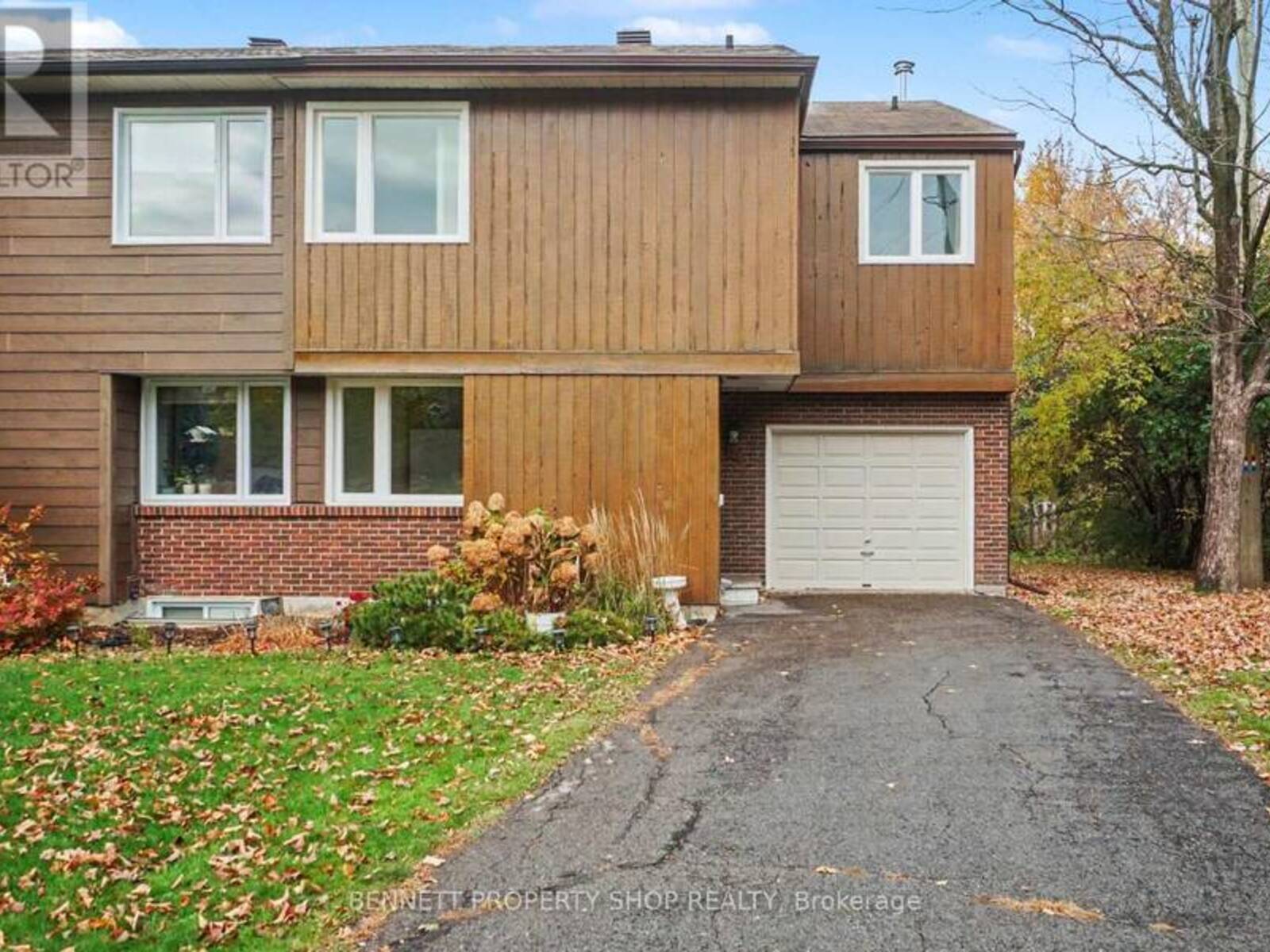 57 SANDHURST COURT, Ottawa, Ontario K1V 9W9