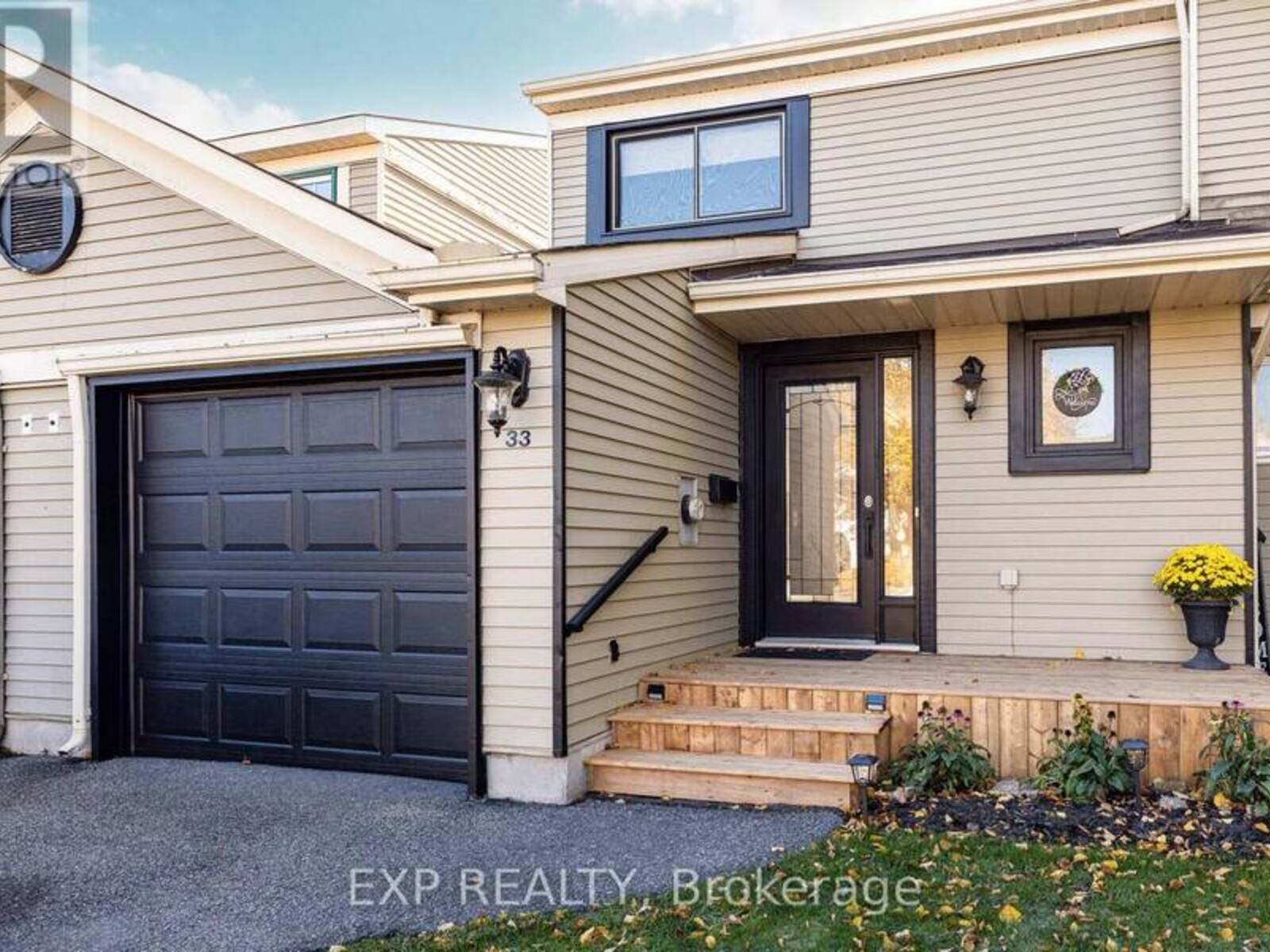 33 SHEARER CRESCENT, Ottawa, Ontario K2L 3M9