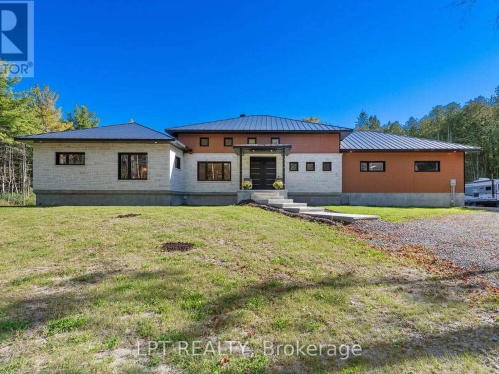 8168 COOPER HILL ROAD, Ottawa, Ontario K0A 2P0