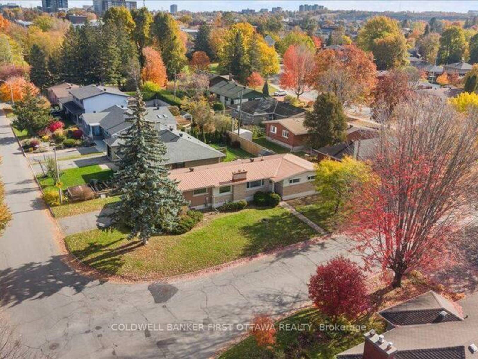 703 WINDERMERE AVENUE, Ottawa, Ontario K2A 2X1