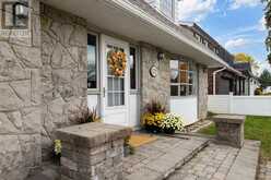 937 DRESDEN CRESCENT | Ottawa Ontario | Slide Image Three