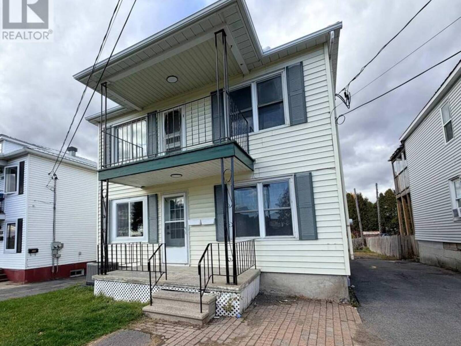 1206-1208 EASTON AVENUE, Cornwall, Ontario K6H 1X4