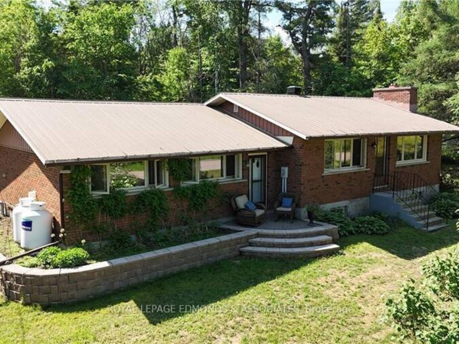 2249 ROSS ROAD, Laurentian Valley, Ontario K8A 6W4