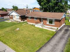 246 BASSWOOD AVENUE Renfrew Ontario, K7V 3Z7