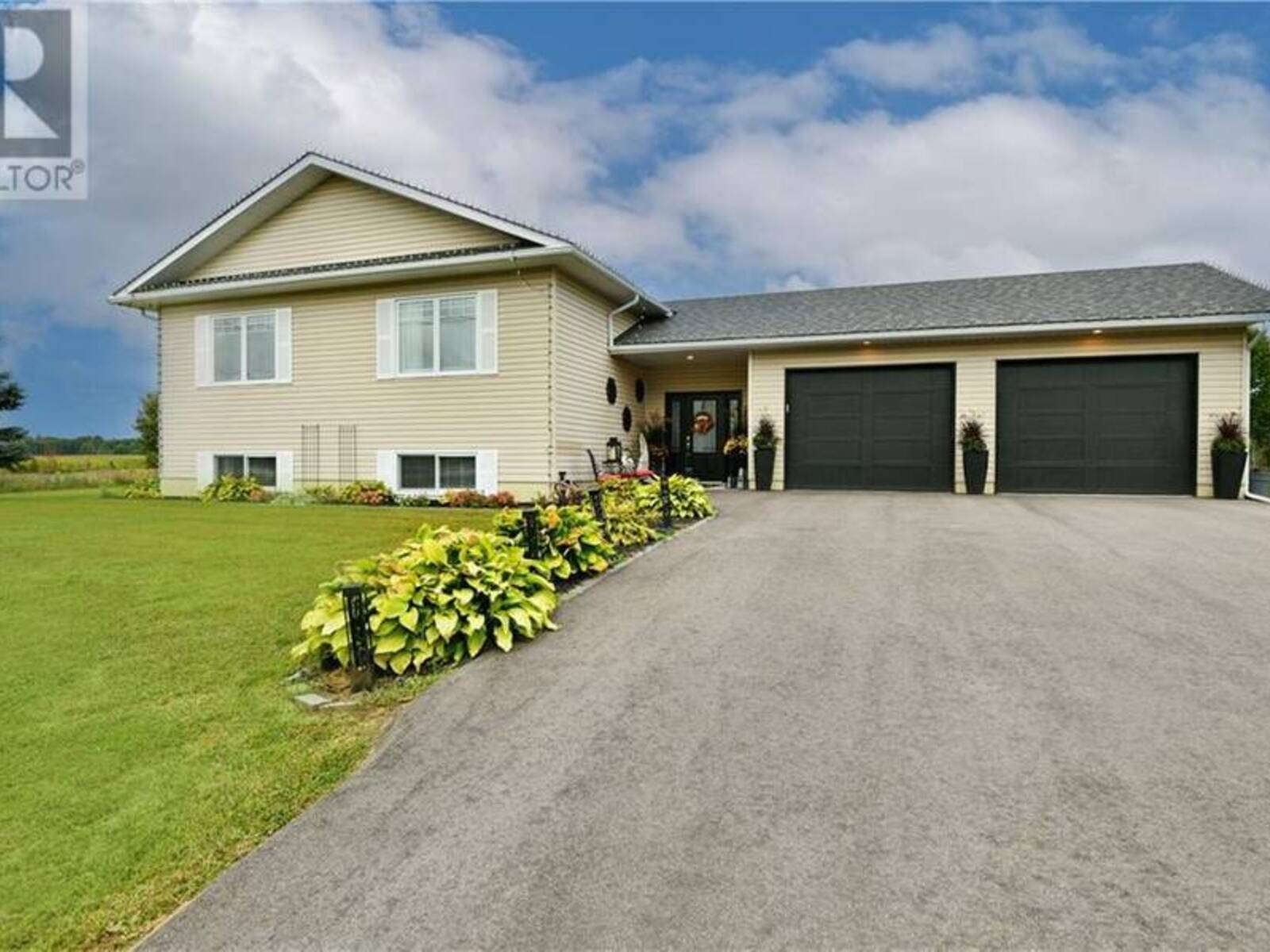 35 VERA CRESCENT, Beachburg, Ontario K0J 1C0