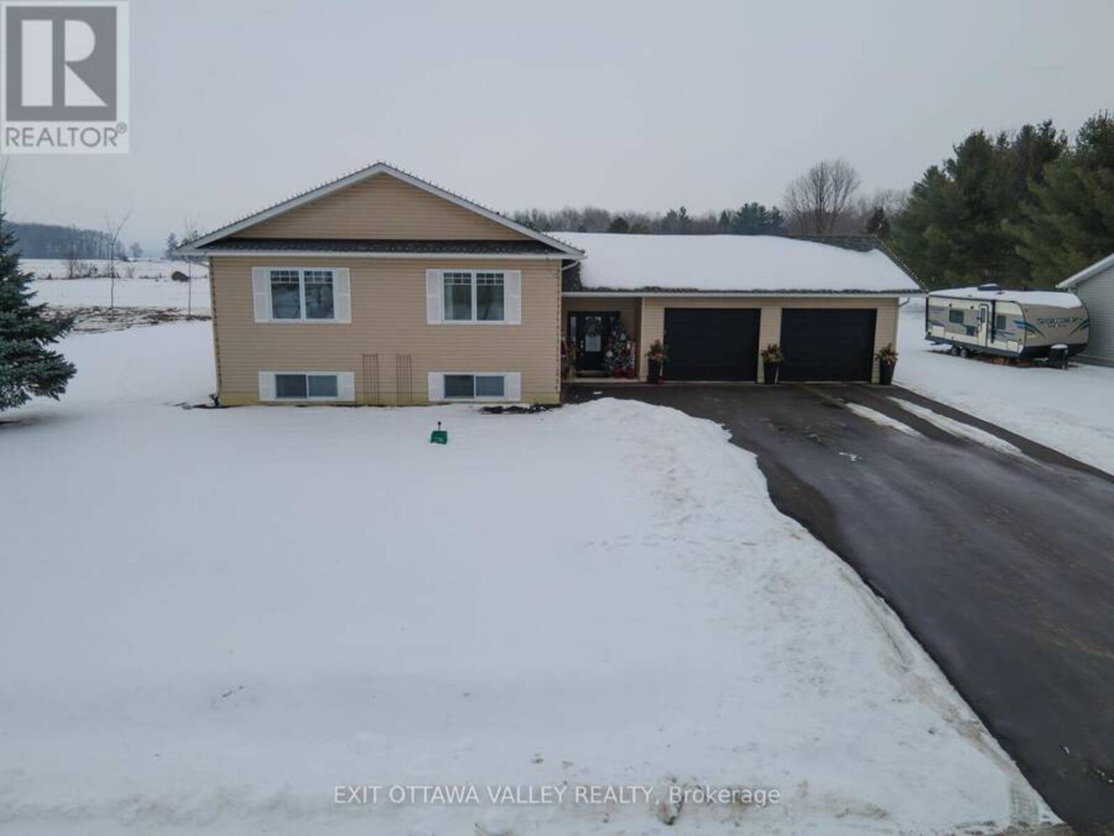 35 VERA CRESCENT, Whitewater Region, Ontario K0J 1C0