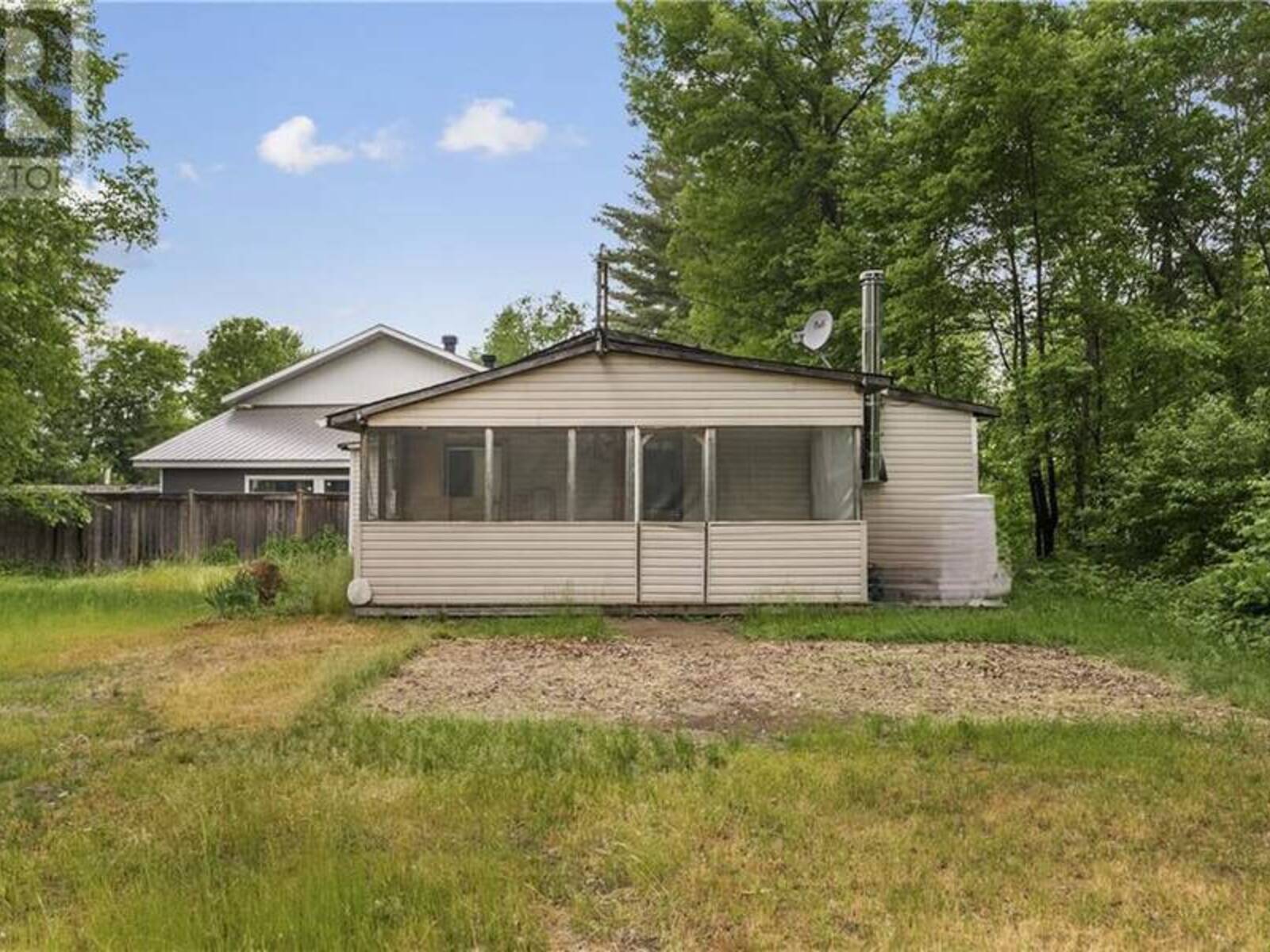 19B MOORES BEACH ROAD, Westmeath, Ontario K0J 2L0