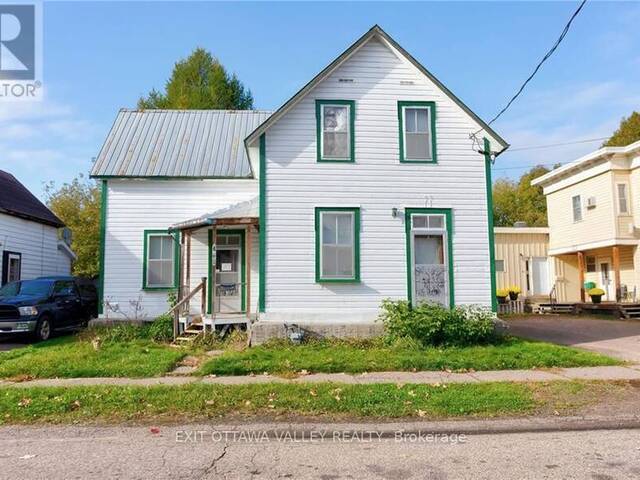 468 MOFFAT STREET Pembroke Ontario, K8A 3Y1