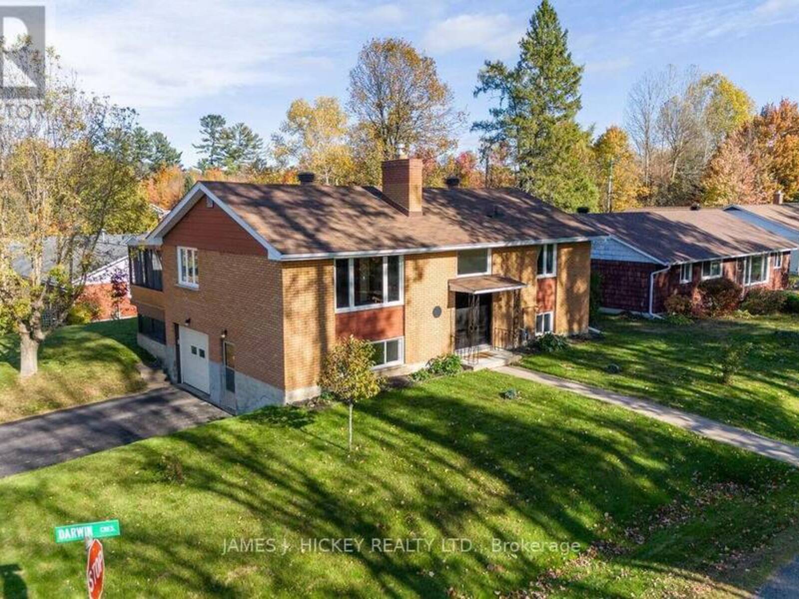 1 DARWIN CRESCENT, Renfrew, Ontario K0J 1P0