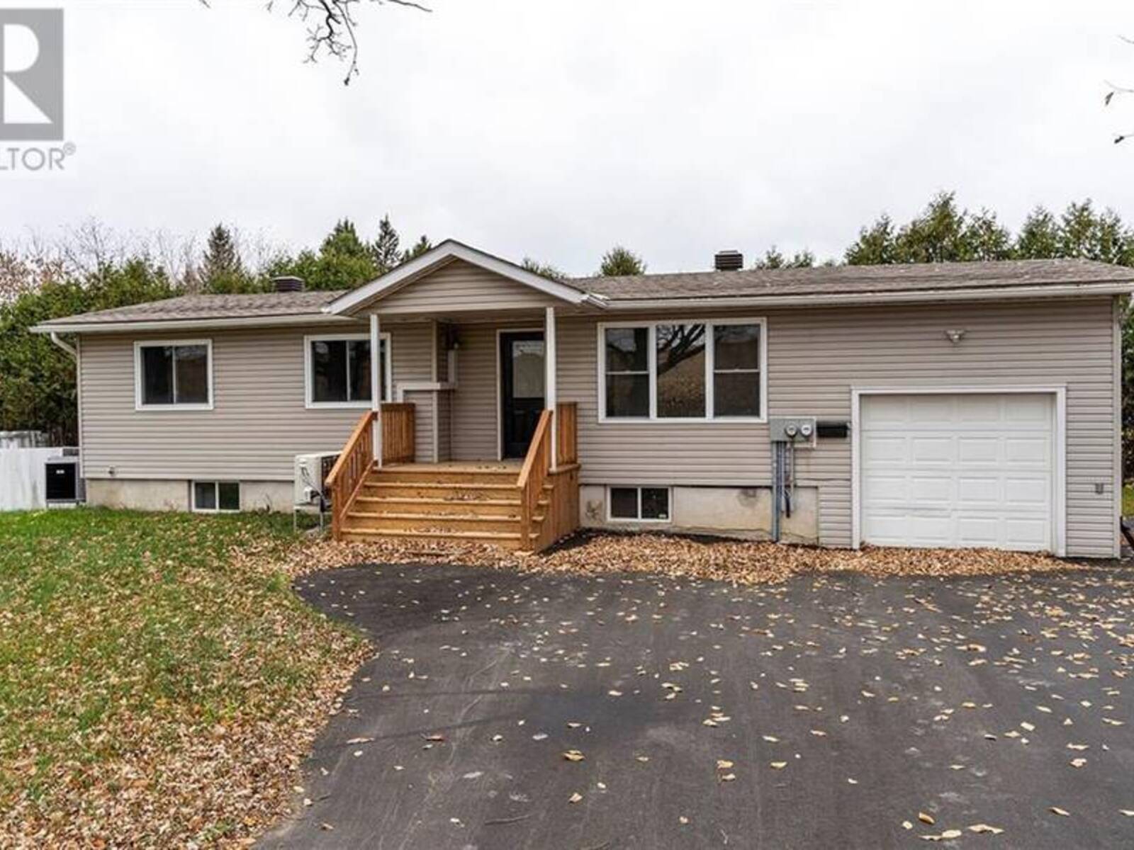 130 FOREST LEA ROAD, Pembroke, Ontario K8A 7B8