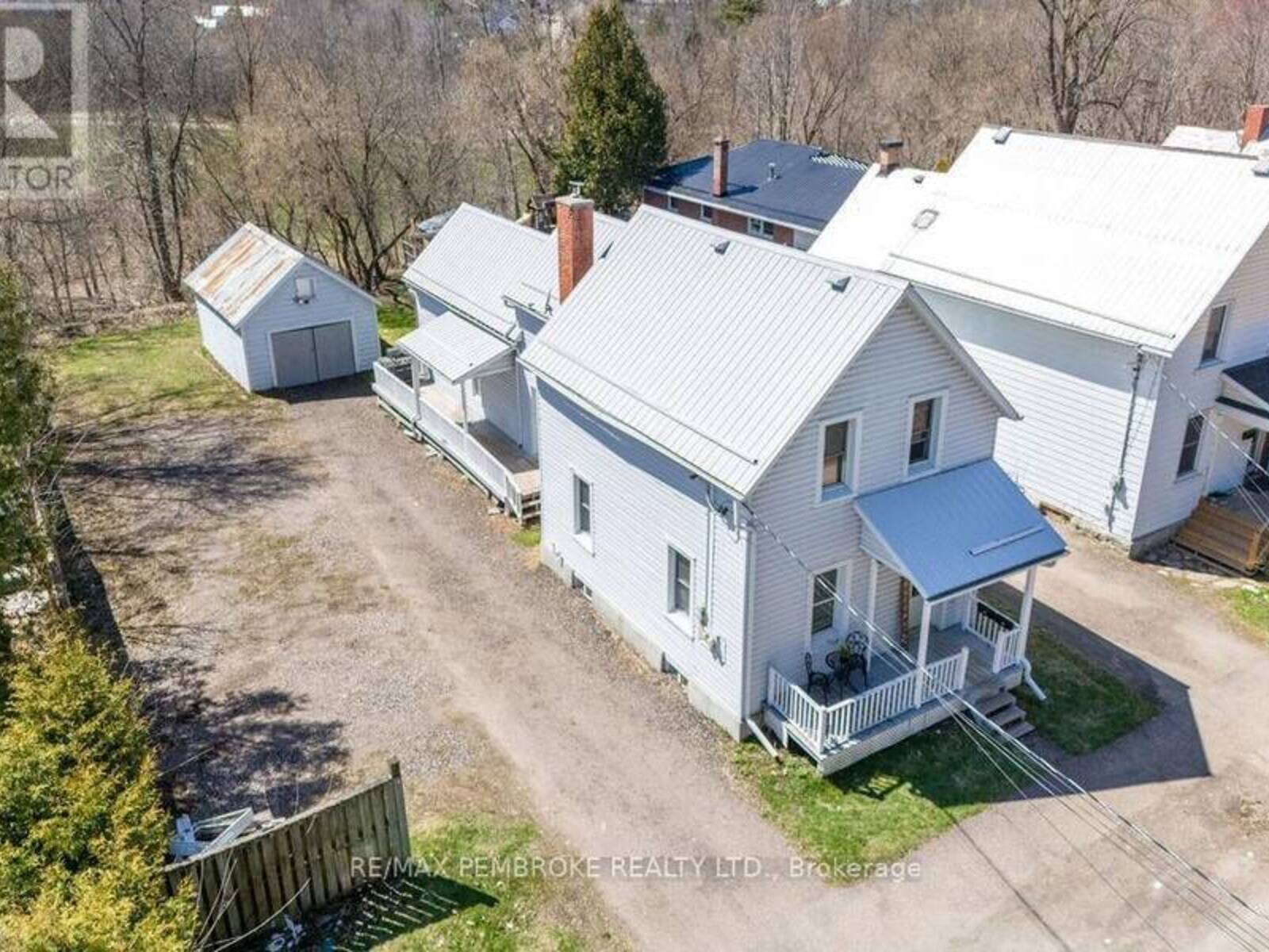 414 MOFFAT STREET, Pembroke, Ontario K8A 3X9