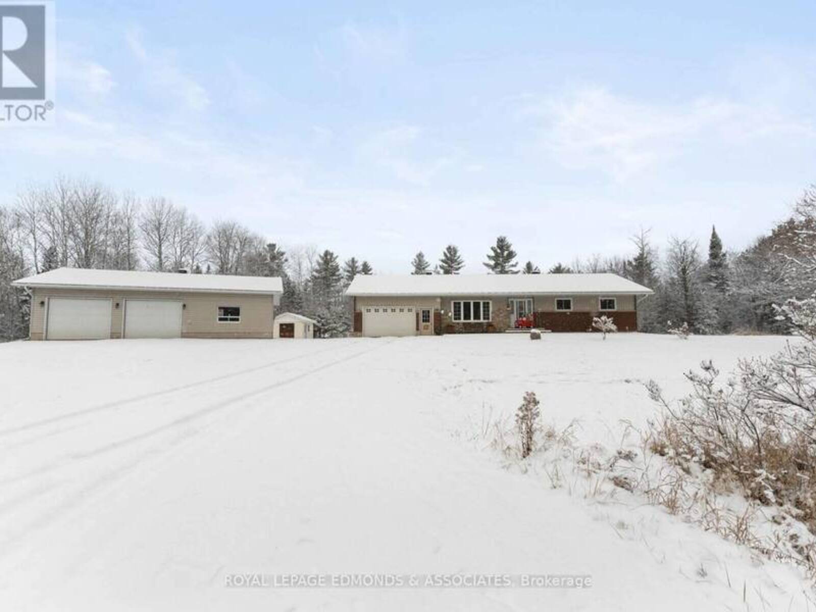 884 WITT ROAD, Pembroke, Ontario K8A 6W8