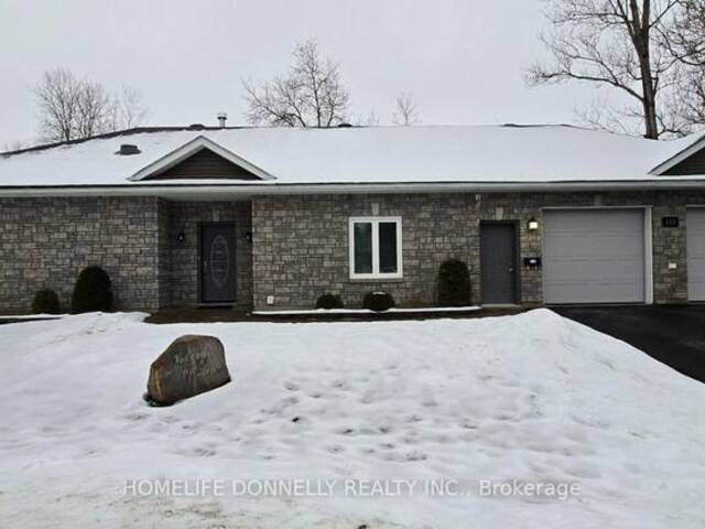 10 INDIAN COURT Pembroke Ontario, K8A 7T4 - 2 Bedrooms Waterfront Home For sale