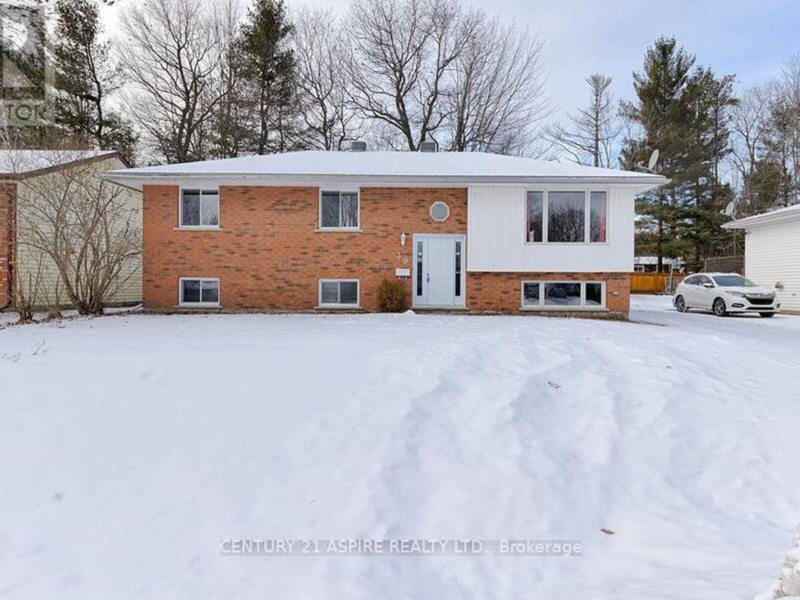 30 EARL STREET, Petawawa, Ontario K8H 3M4